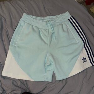 Men’s adidas shorts size M